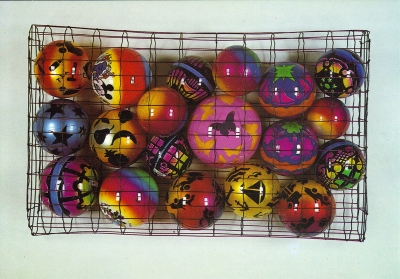 <b>19 ballons + cage</b> (1990)