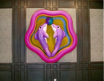 <b>Dauphins</b> (2004)<br/><i>Plastique gonflable (200x150x60)</i>